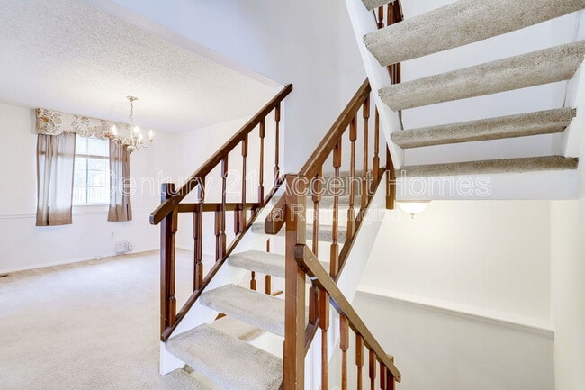 Building Photo - 5328 Larochelle Ct