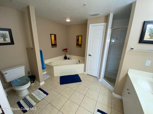 Building Photo - 8951 Lake Dr