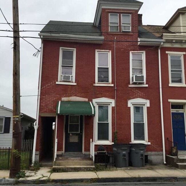 Primary Photo - 323 S 6th St