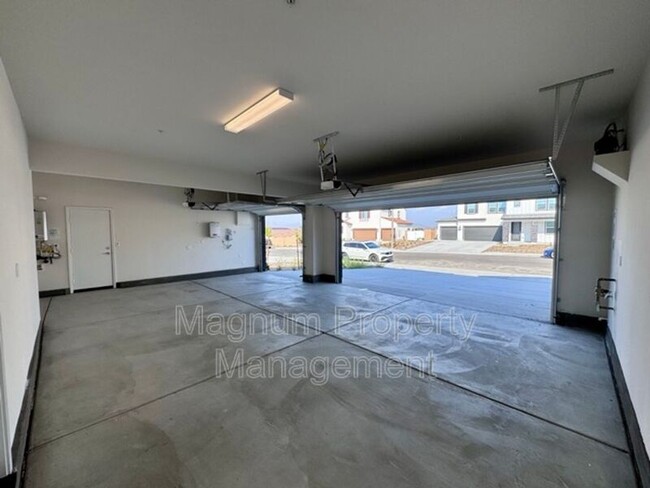 Building Photo - 30769 Valley Heights Dr.