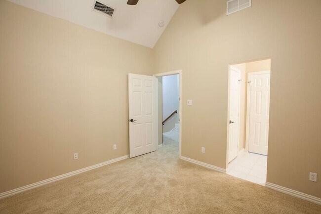 Building Photo - 8100 Rosemont Dr