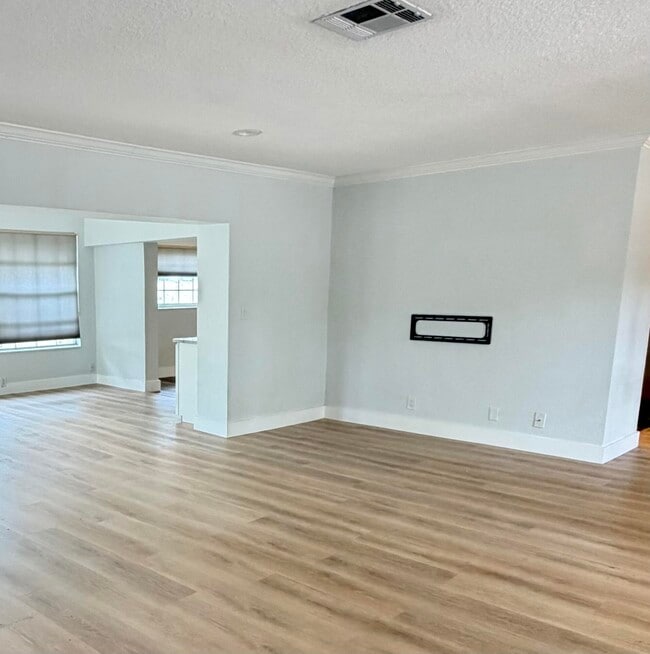 Building Photo - 3230 Aqua Vista Dr