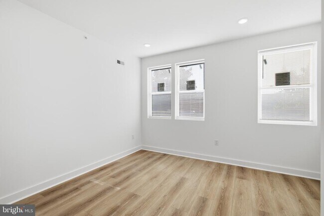 Building Photo - 2126 N Percy St