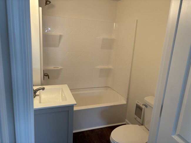 Building Photo - 4253 S Lakeshore Dr