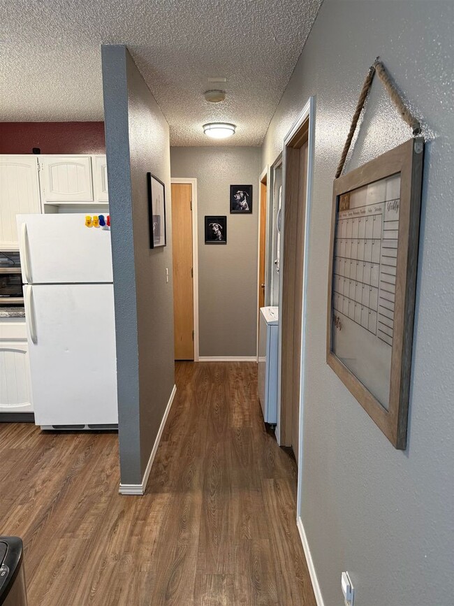 Building Photo - Century 21 Gold Rush - 2 Bed / 1 Bath Condo – West Fairbanks