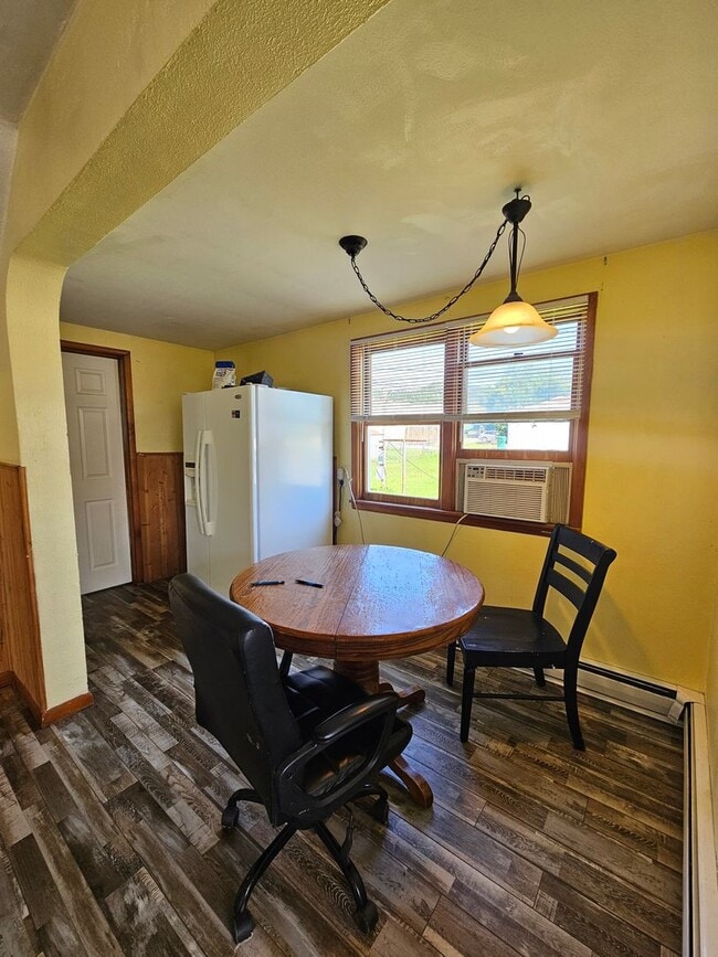 Building Photo - 2 BED | 1 BATH | HOME | CENTRALLY LOCATED ...
