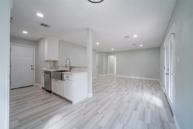 Building Photo - 7115 Shady Moss Ln