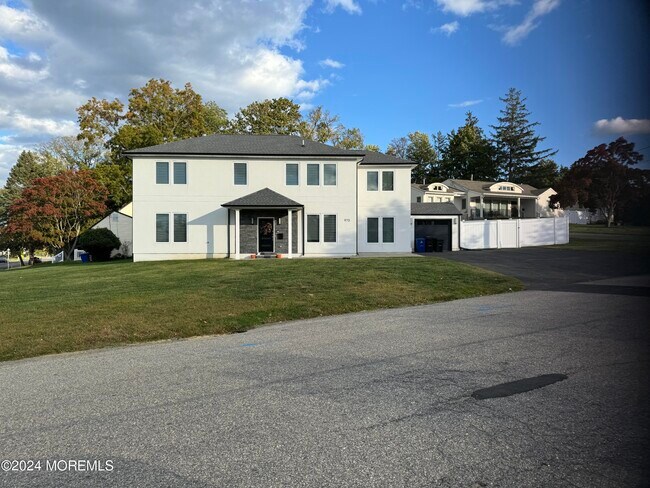 Primary Photo - 975 Van Ct Ave