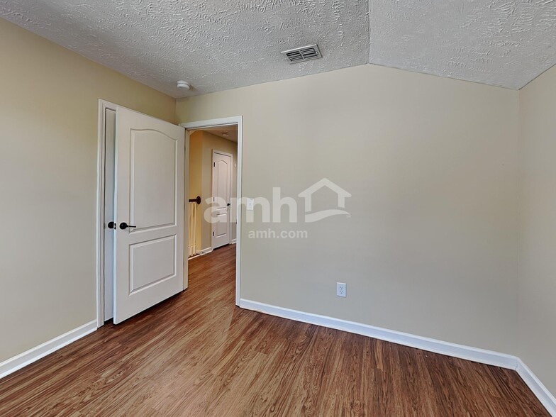 Building Photo - 1205 Sundown Ct