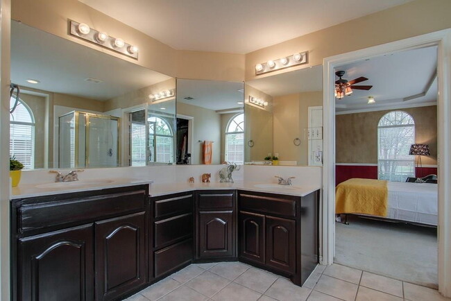 Building Photo - Big & Beautiful in Coppell