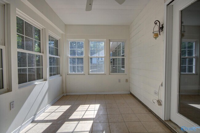 Building Photo - 205 Jarrett Ln