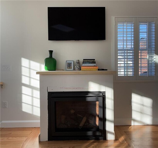 Building Photo - 4 Cliff Ave