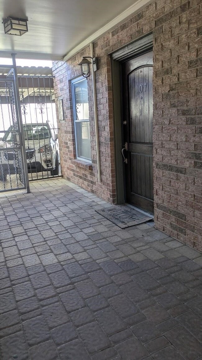 Building Photo - 402 Postoffice St