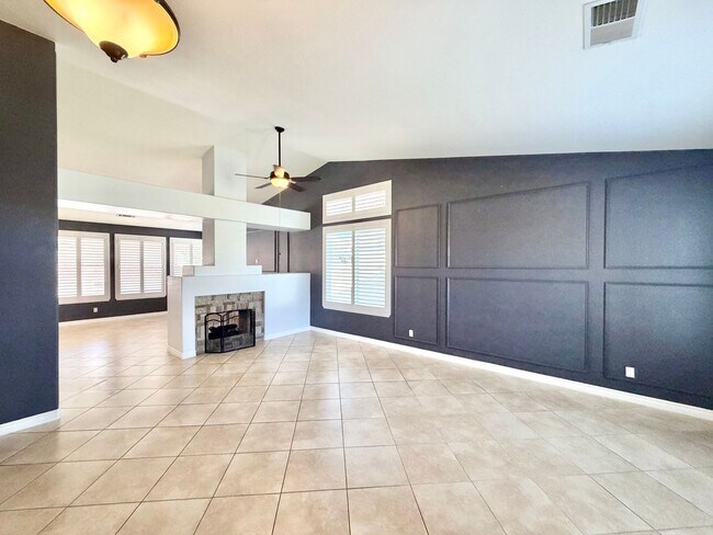 Building Photo - Move-In Ready 3 Bedroom 2 Bathroom Hemet Pool Home with Solar