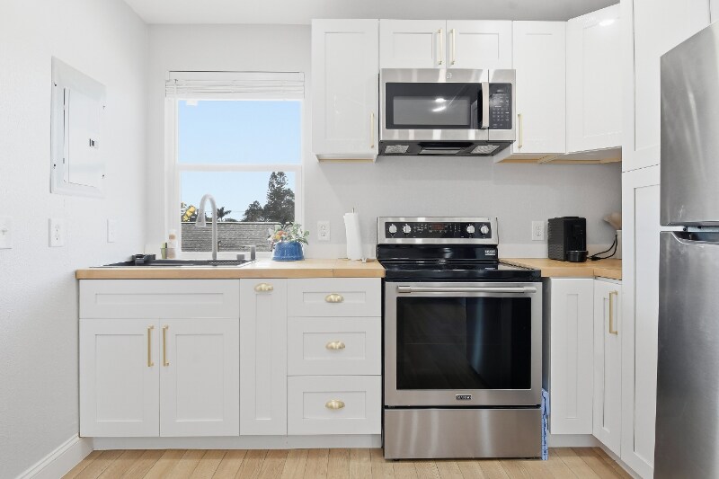 Building Photo - 3114 Dupont St S