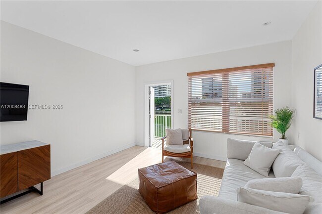Building Photo - 2445 Lake Pancoast Dr