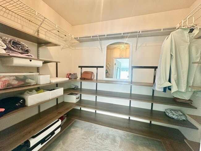 Building Photo - 612 Orrington Ct