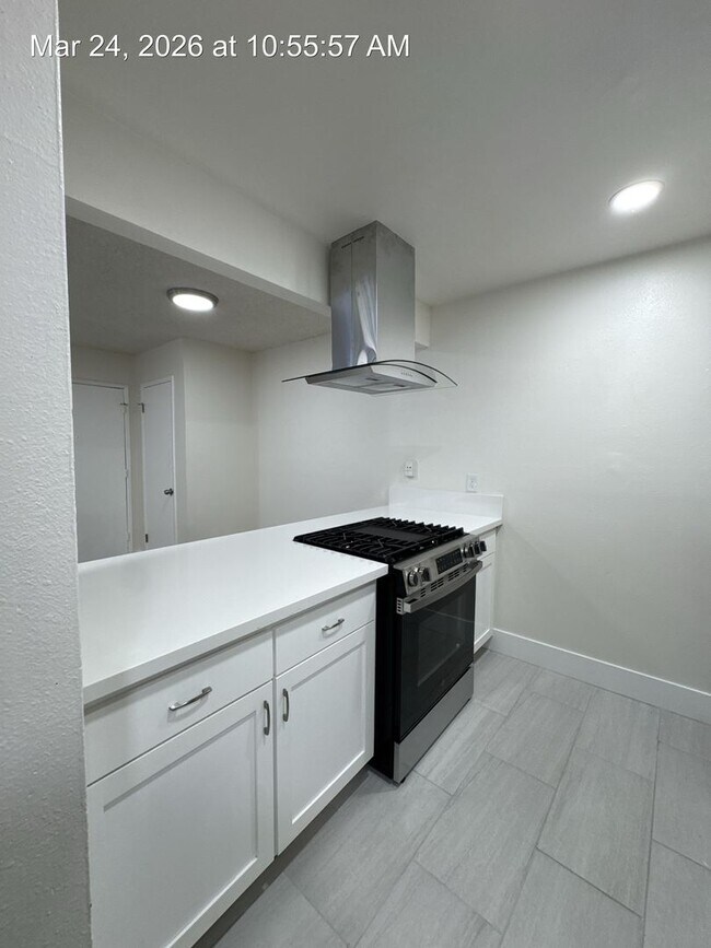 Building Photo - Downstairs apartment for Rent in Visalia Available now!