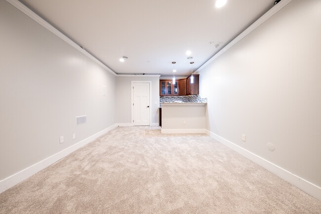 Building Photo - 2638 Vierling Dr E