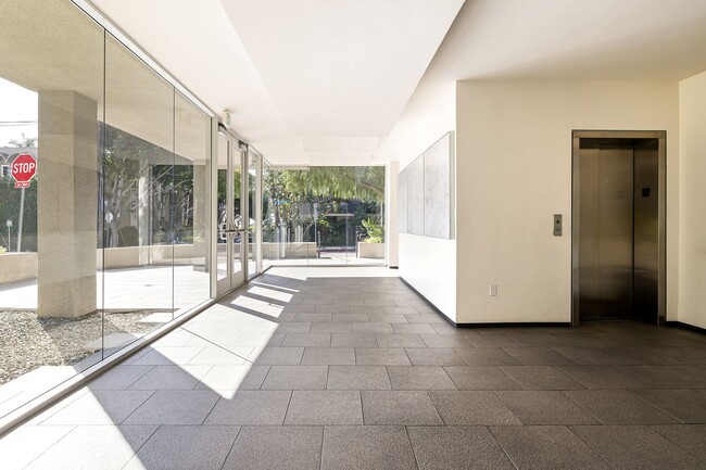 Building Photo - ? Newly Renovated Codo | A+ Location | Mod...