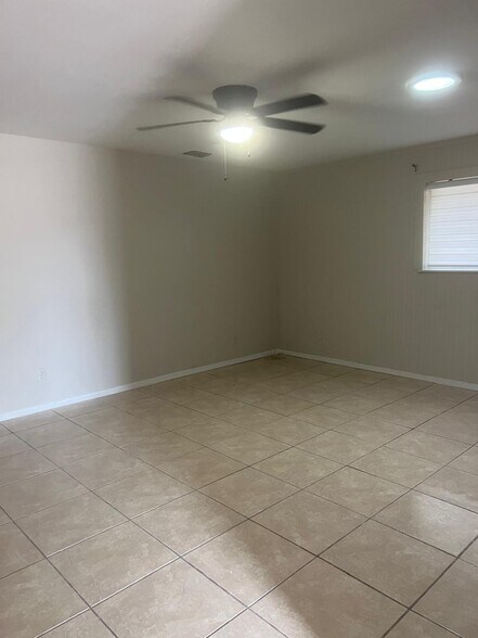 Building Photo - 1703 Iowa St