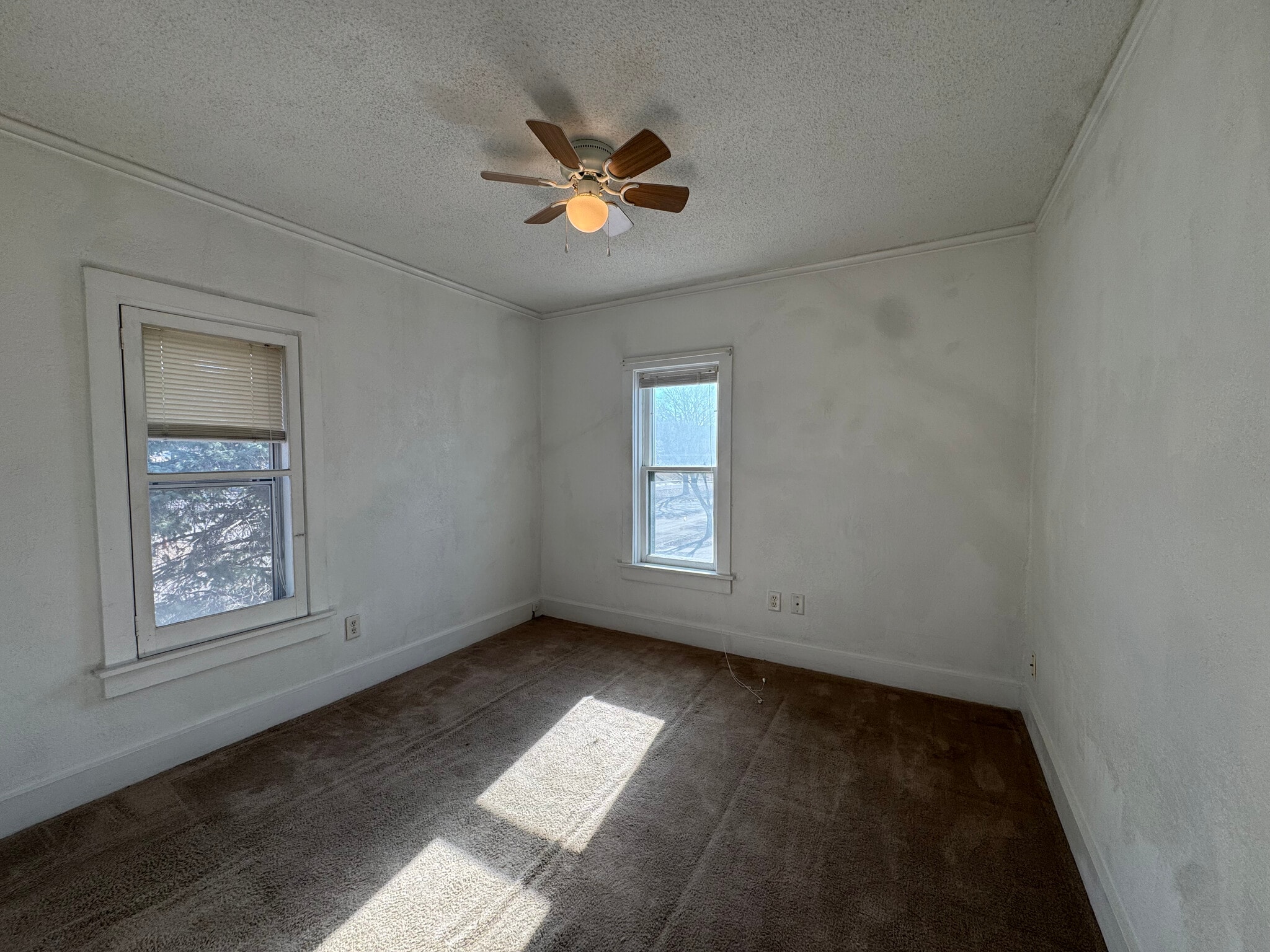 Building Photo - 326 E Vine St