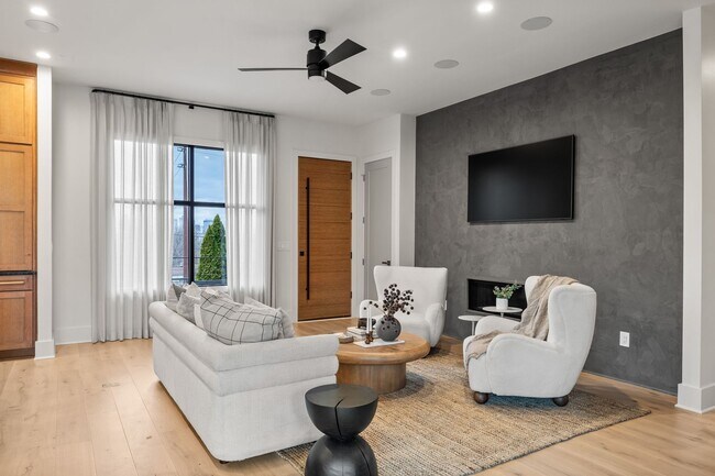 Building Photo - 601 S 9th St