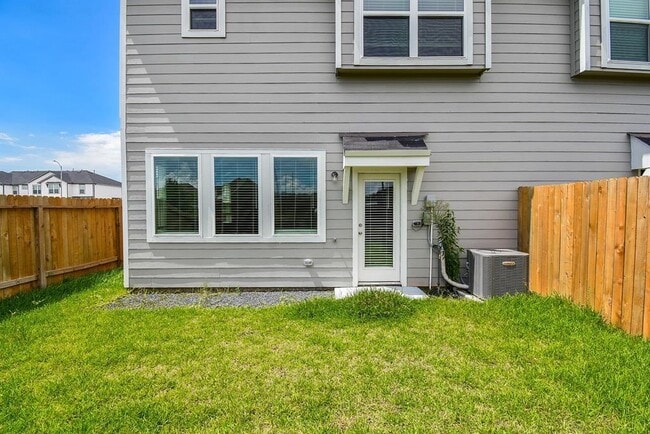 Building Photo - 27943 Western Crk Ct