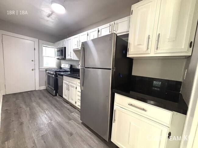 Building Photo - 103 W 51st St