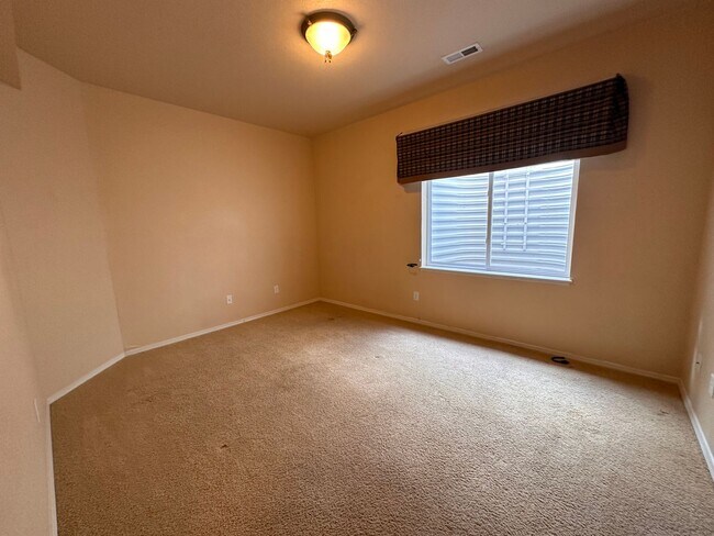 Building Photo - 2-Story in Pinecreek