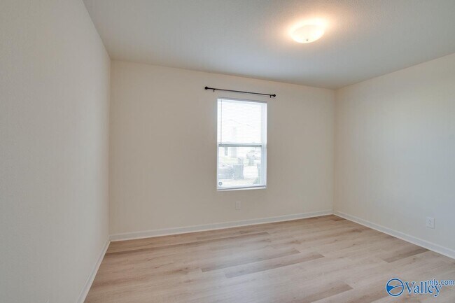 Building Photo - 198 Cloverbrook Dr