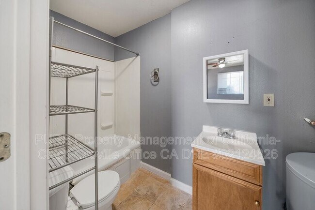 Building Photo - 7701 Molinos Ave