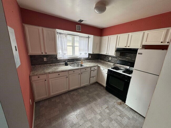 Building Photo - 153 Wilkinson Ave