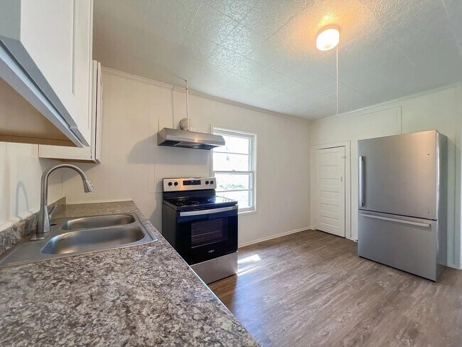 Building Photo - 307 Green St