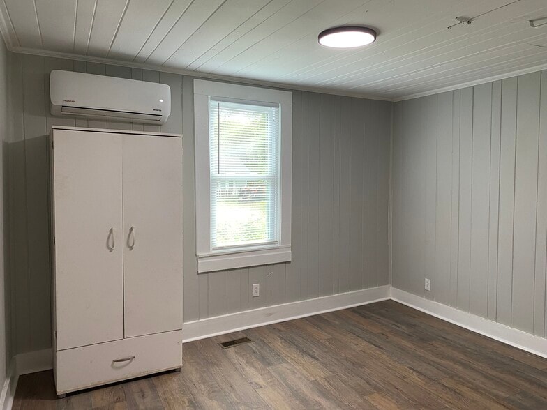 Second Bedroom - 302 Rose St