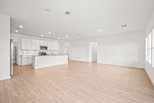 Building Photo - SIngle Story in Cordova Crossing!