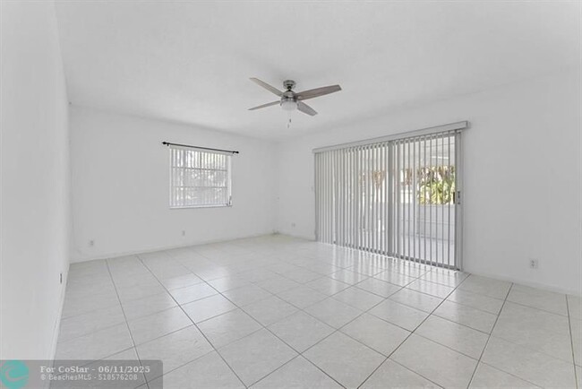 Building Photo - 9089 Thunderbird Dr
