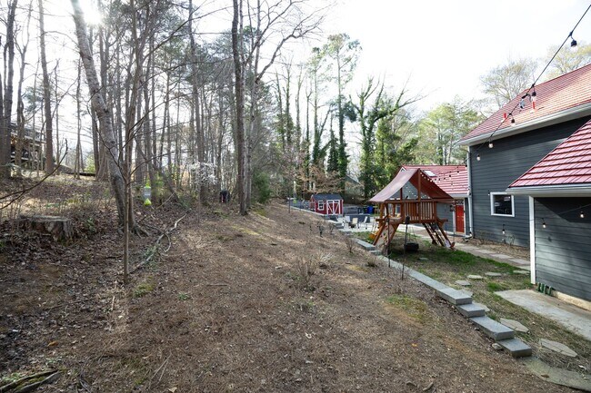 Building Photo - Beautifully renovated large home in CHCCS school district! Available mid-June!