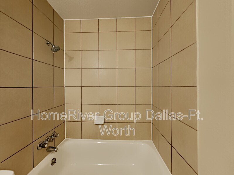 Building Photo - 4345 Chestnut Dr