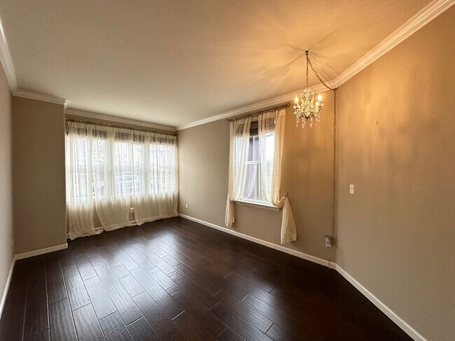 Building Photo - Large 4 Bedroom House in Hiddenbrook Commu...