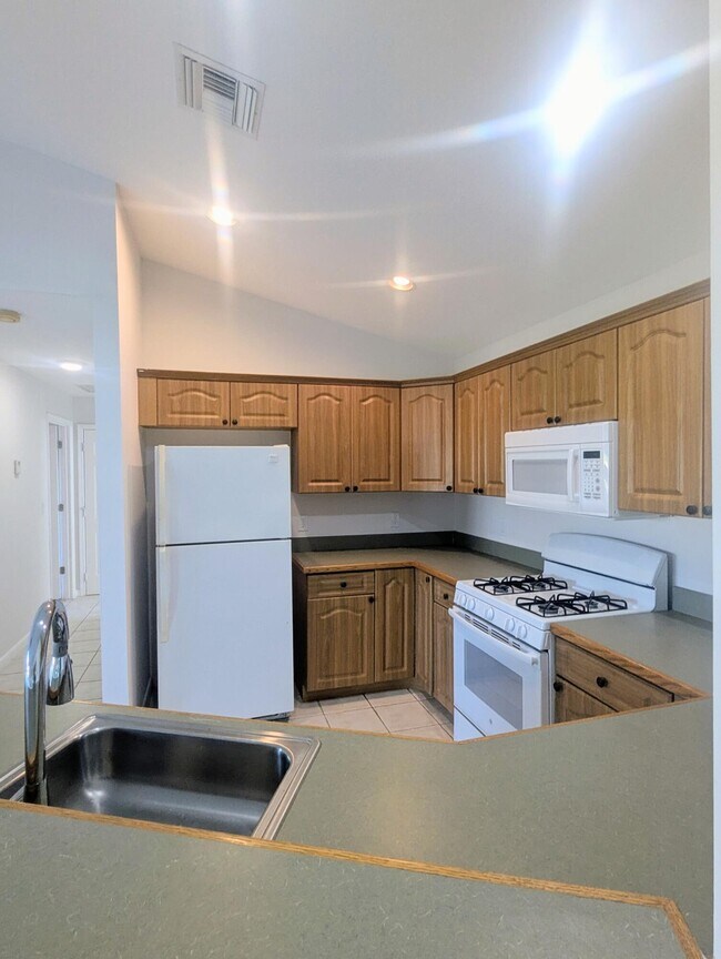 Building Photo - 819 Cindy Cir Ln