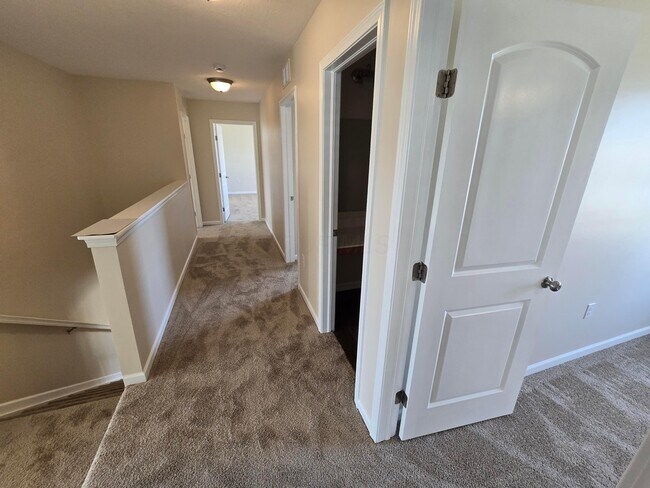 Building Photo - 140 Saddlebred Cir