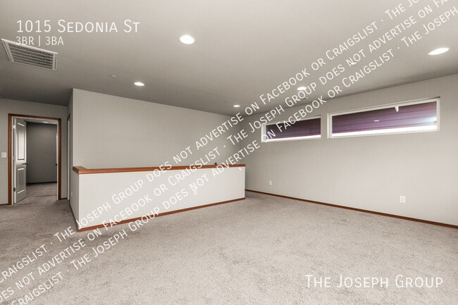 Building Photo - 1015 Sedonia St