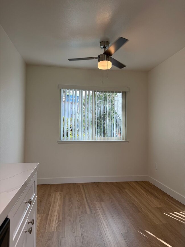 Building Photo - Classic 3Br/2Ba Bottom Level Condo in Campana Villas W/ Golf Course View