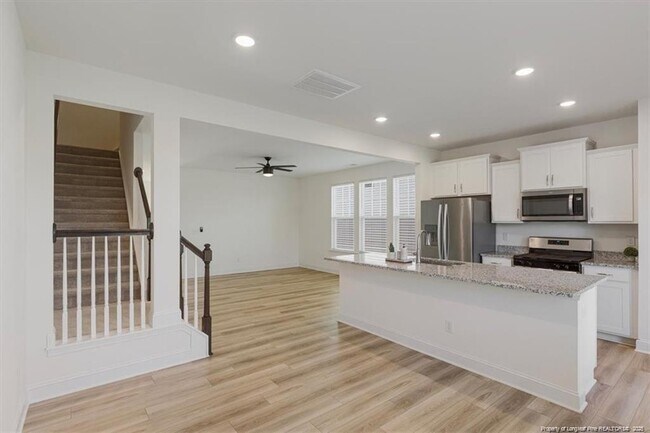 Building Photo - 39 Kingham Ln