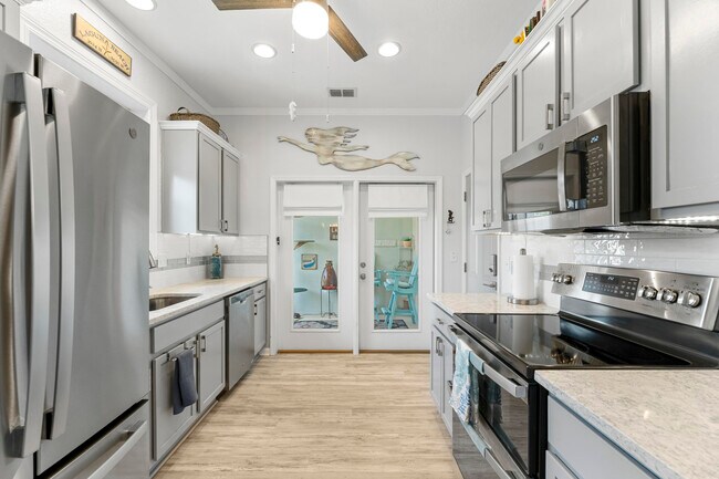 Building Photo - 204 Sand Oak Blvd