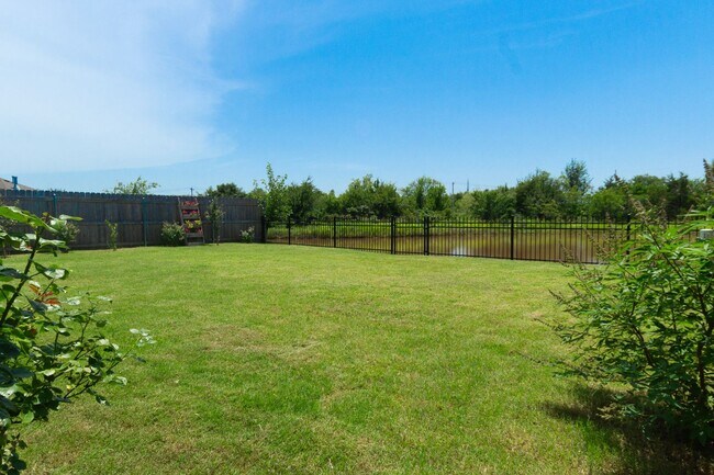 Building Photo - Lakeside Retreat - Newly Remodeled 3-Bedro...