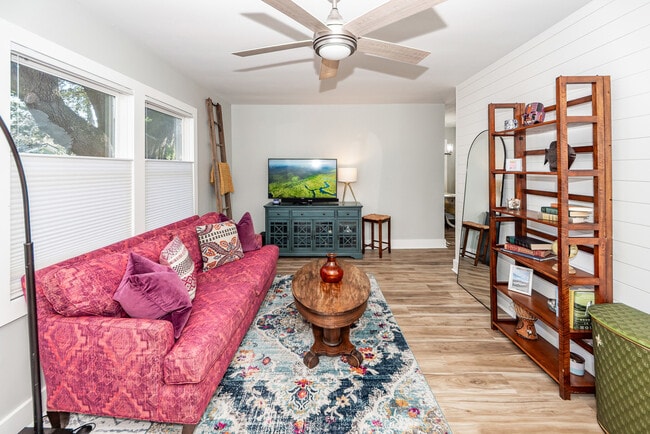 Building Photo - 1511 Larry St