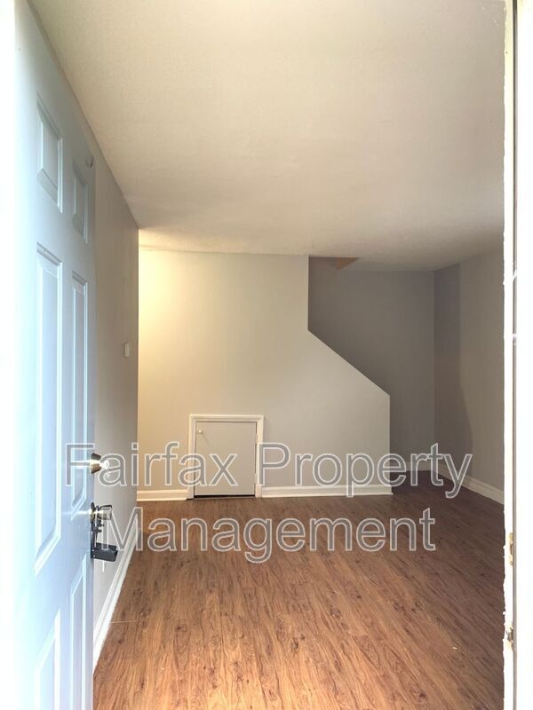 Building Photo - 1419 Cherrycrest Drive