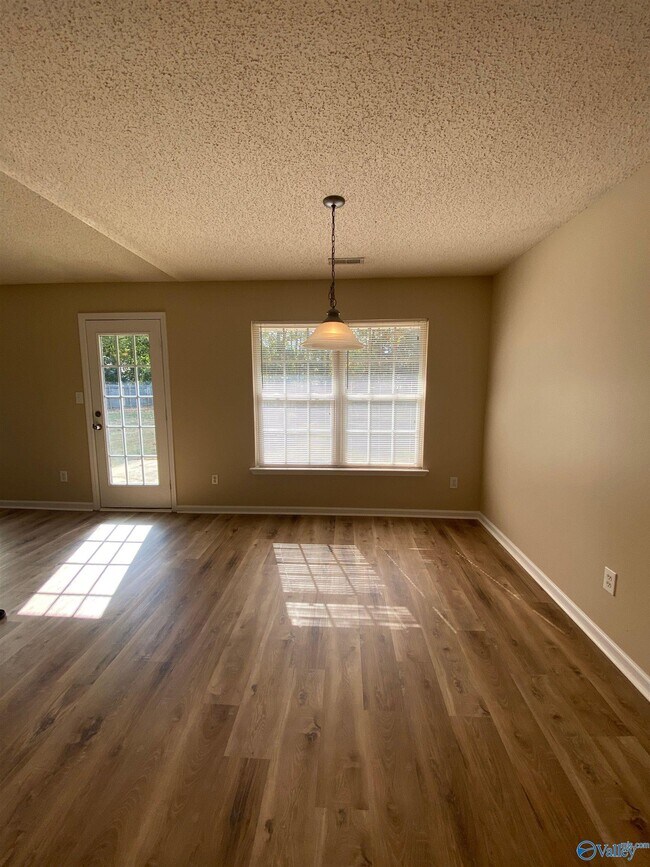 Building Photo - 208 Glen Meadows Ln